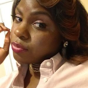 Meet your Posher, Qualacya